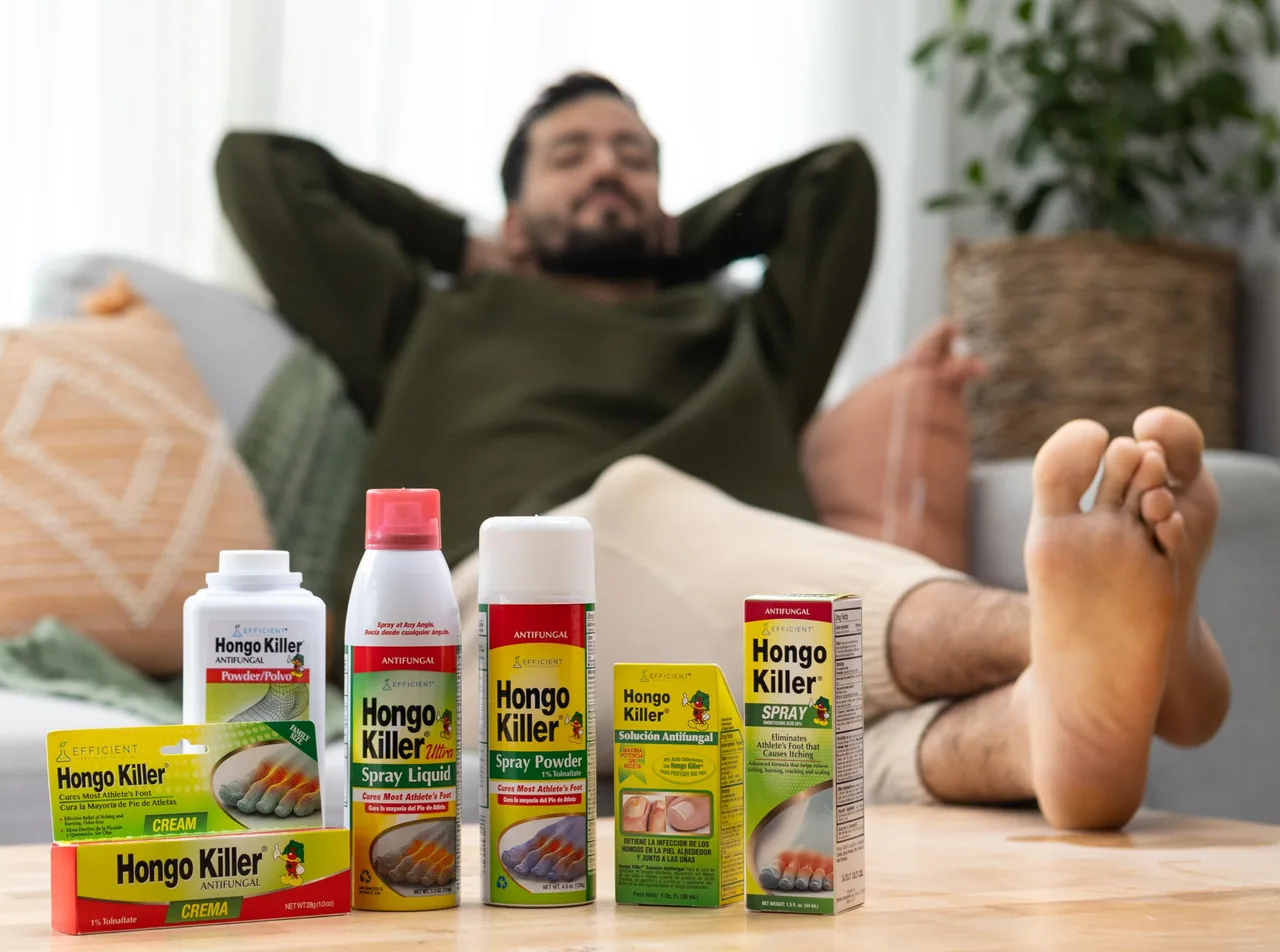 Hongo Killer line on a coffee table beside a bare foot