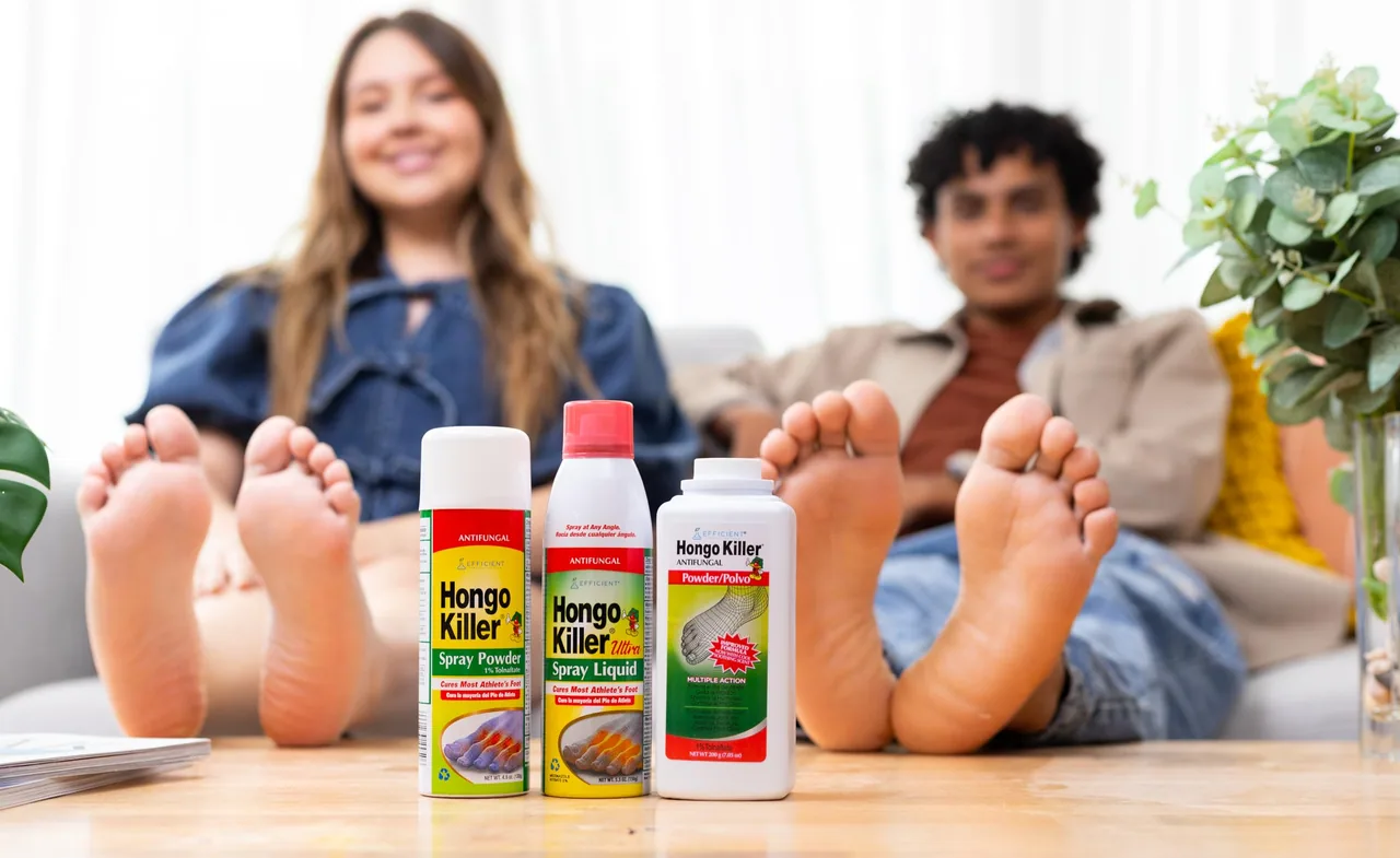 Four bare feet on a table around three Hongo Killer bottles